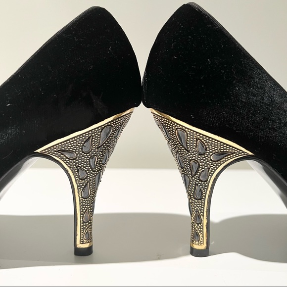 BRUNO MAGLI Black Suede Pumps - Picture 5 of 10